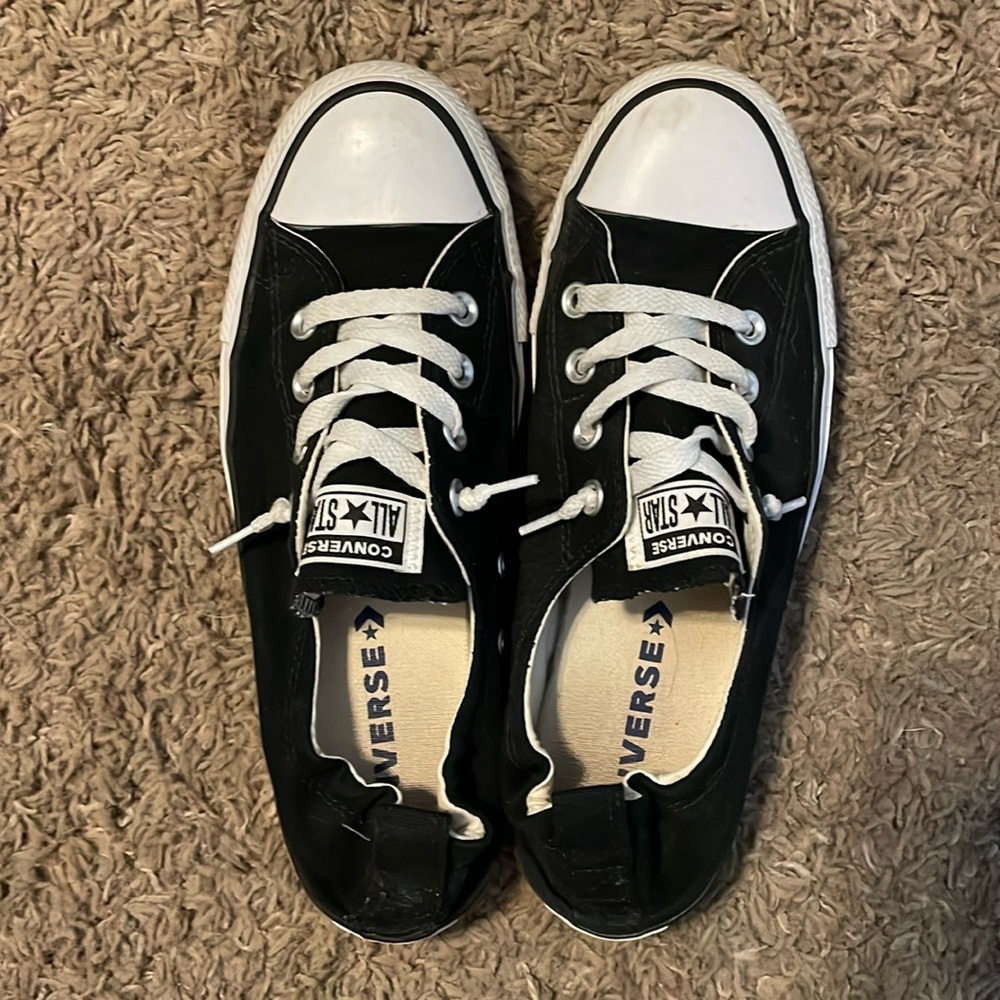 Size 9 Converse All Star low tops-black and white